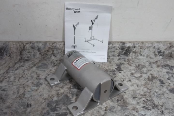 Honeywell Miller DH-8SS 450 Lb Weight Cap Confined Space Hoist Wall Mount Sleeve