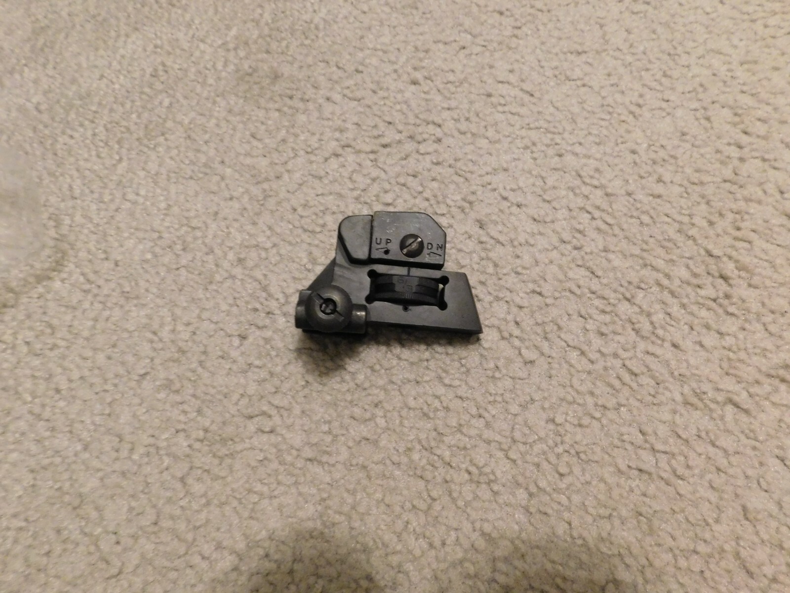 METAL BLACK PICATINNY RAIL REAR SIGHT (HAS WINDAGE & ELEVATION ADJUSTMENT)