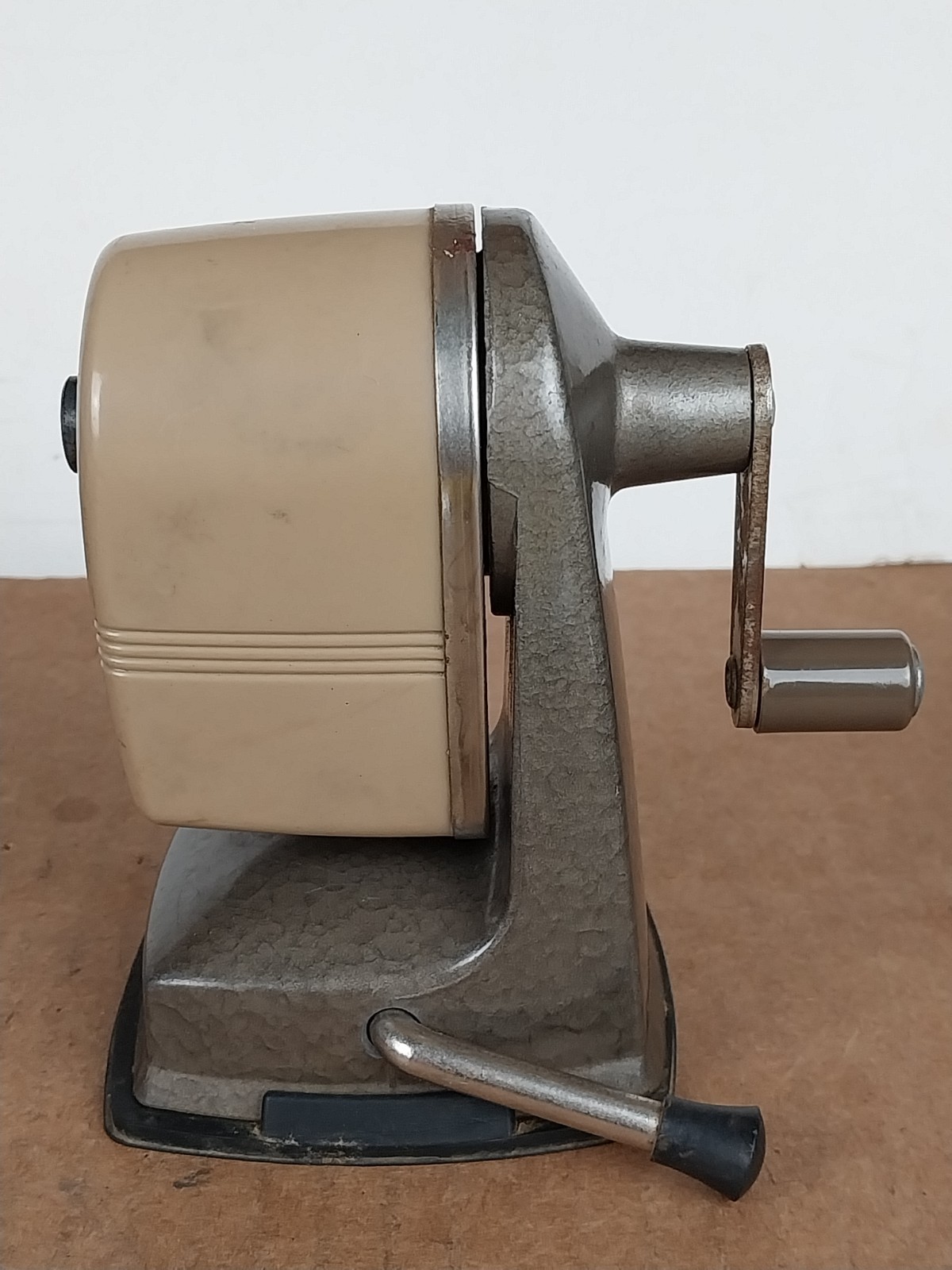 VTG Apsco Vacu-Base Suction Base Pencil Sharpener, Works