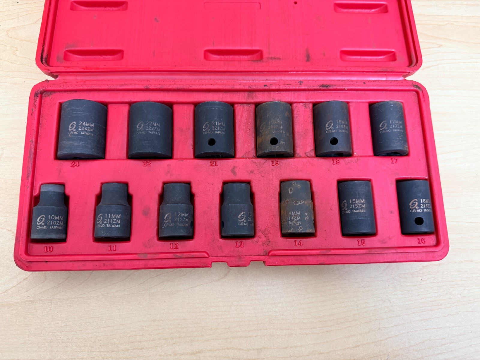 Sunex 13 Piece 1/2" Drive Metric Universal Impact Socket Set 10mm - 24mm