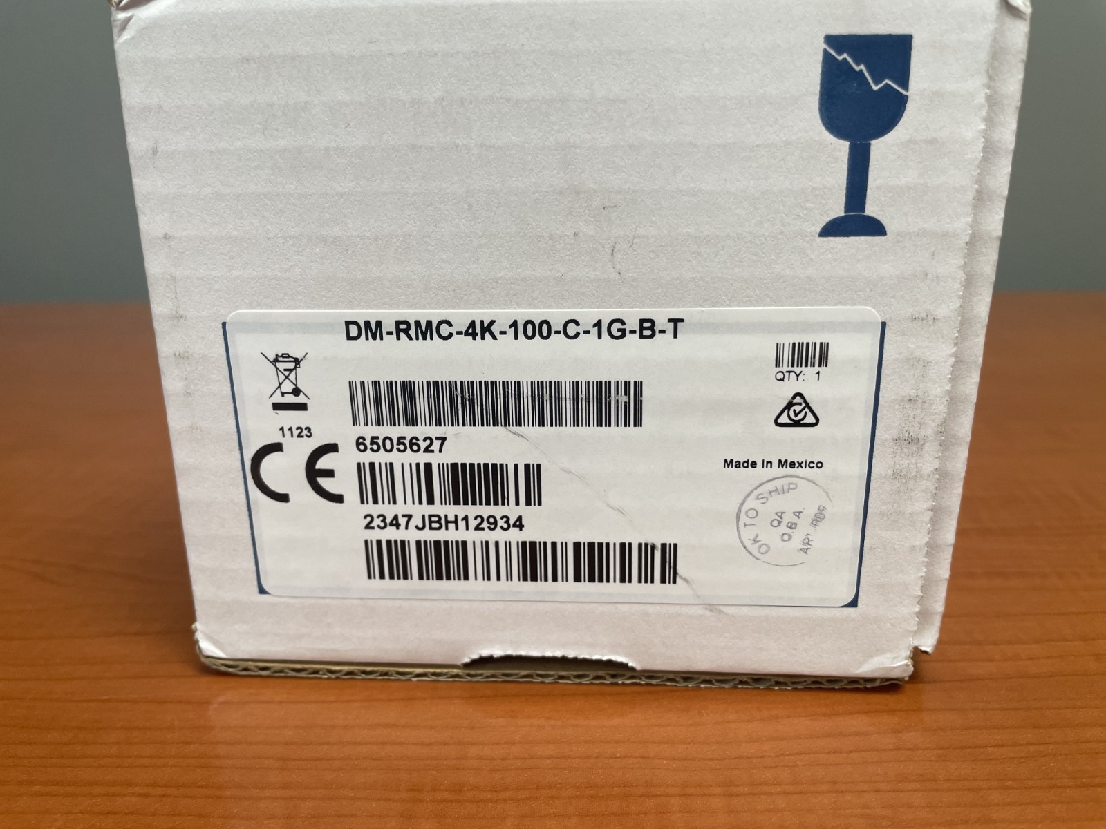 Crestron DM-RMC-4K-100-C-1G-B-T Wall Plate 4K DM 8G+ Receiver & Room Controller