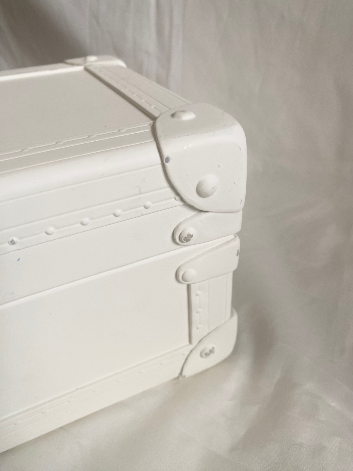 Louis Vuitton 2020 X'mas white mini trunk case box for window display