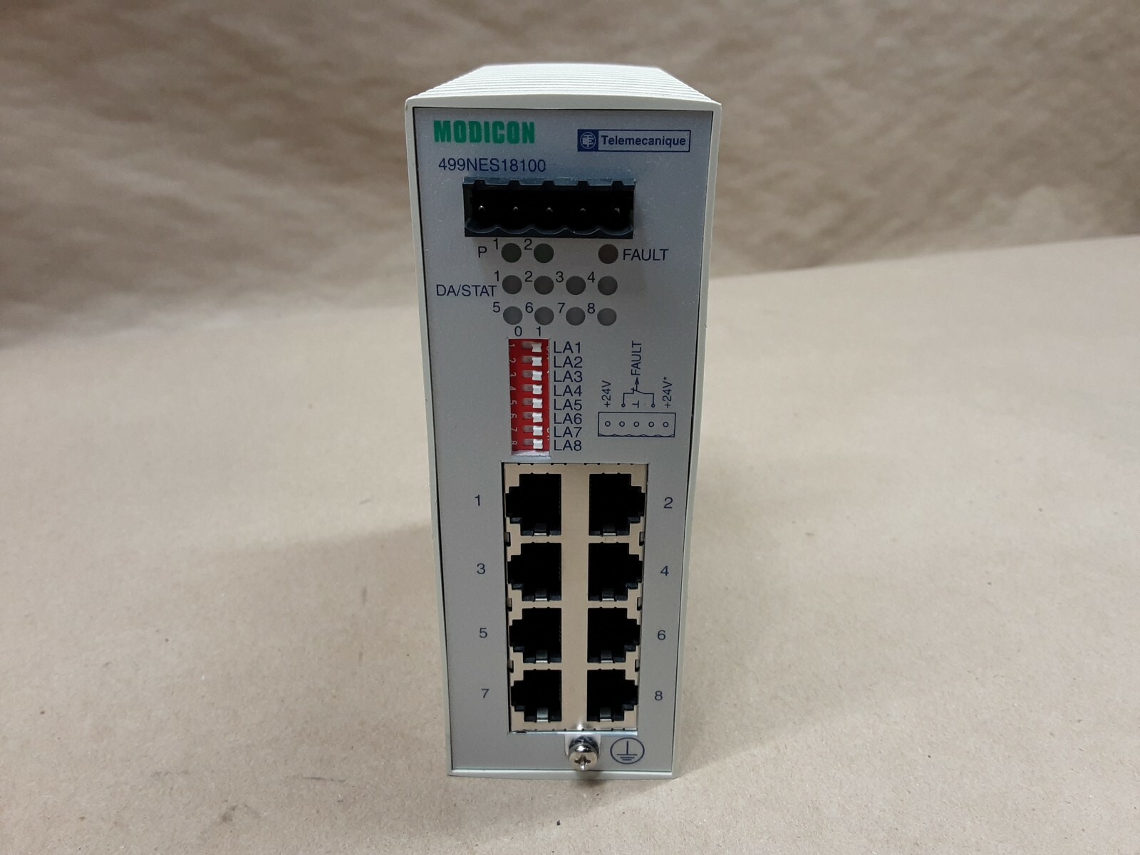 499NES18100 Modicon Ethernet Switch 499-NES-181-00 8TX 10/100 #55D23PR5*KR