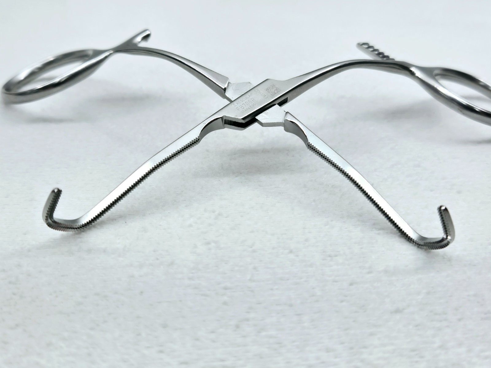 AESCULAP FB708R Cooley Atraumatic Vascular Clamp, angled, 50 °, 115 mm