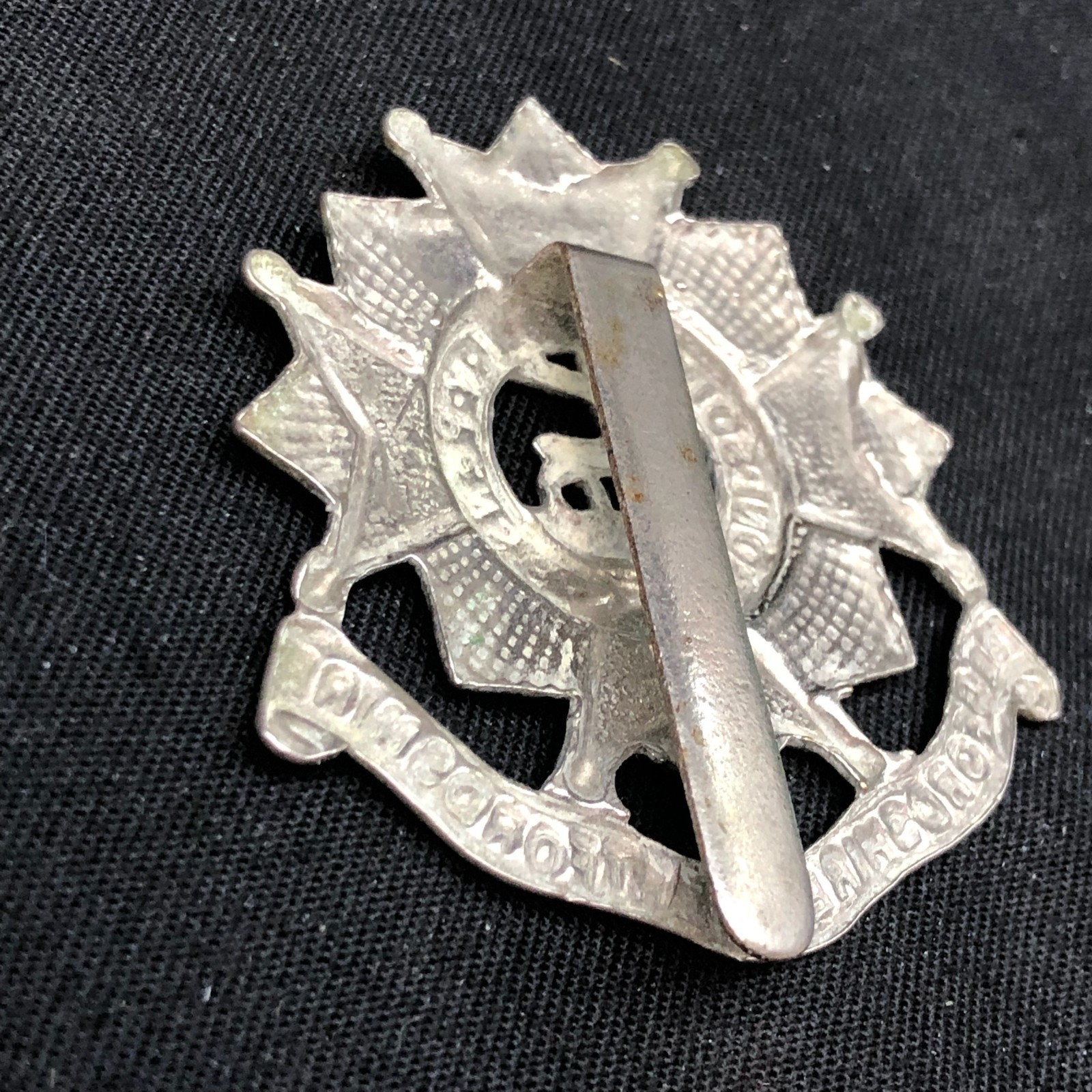 Bedfordshire and Hertfordshire Regiment - Original WW2 British Army Cap Badge