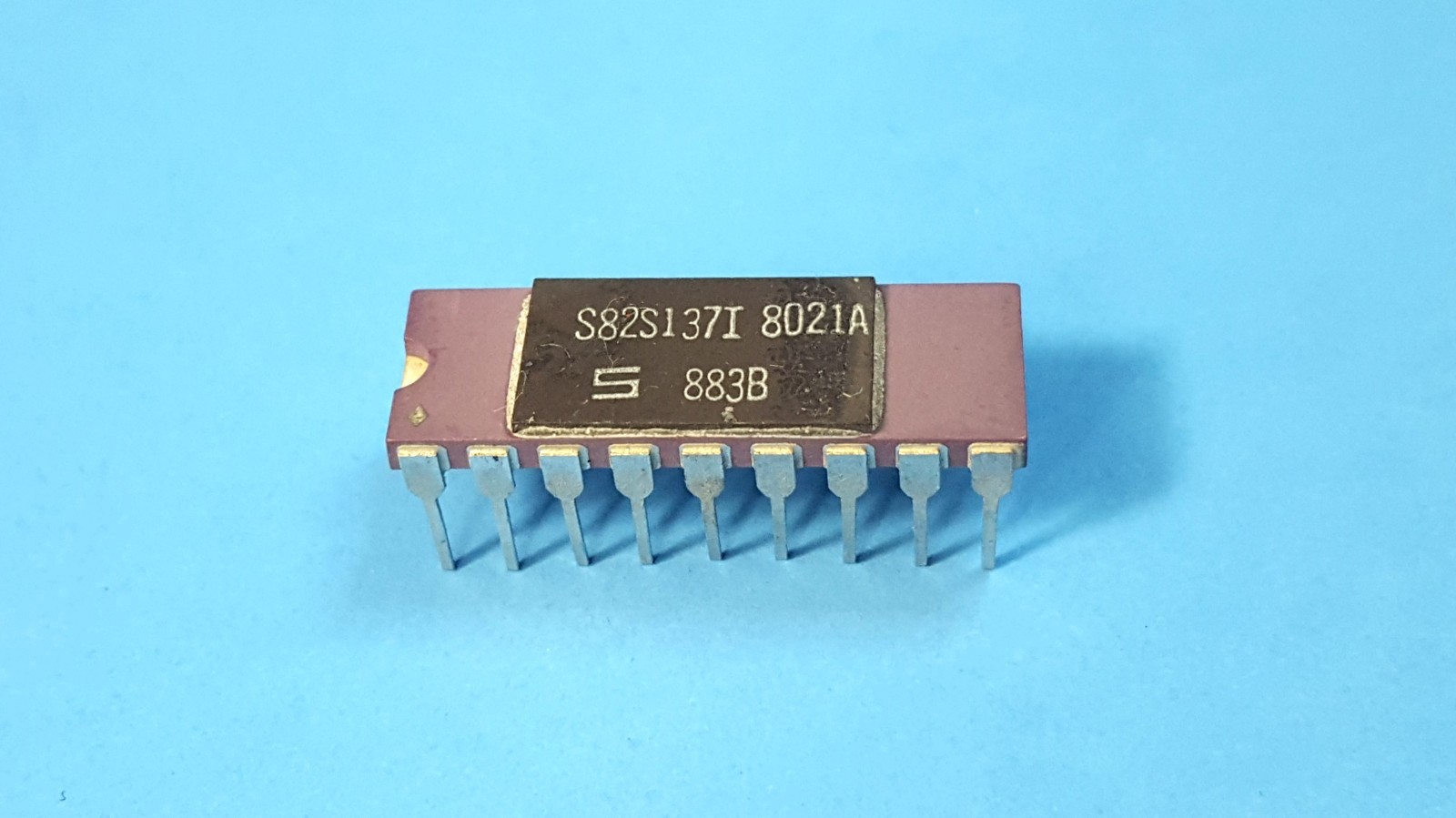 One Pc- Vintage IC, SIGNETIC, S82S137I, 18Pin CDIP
