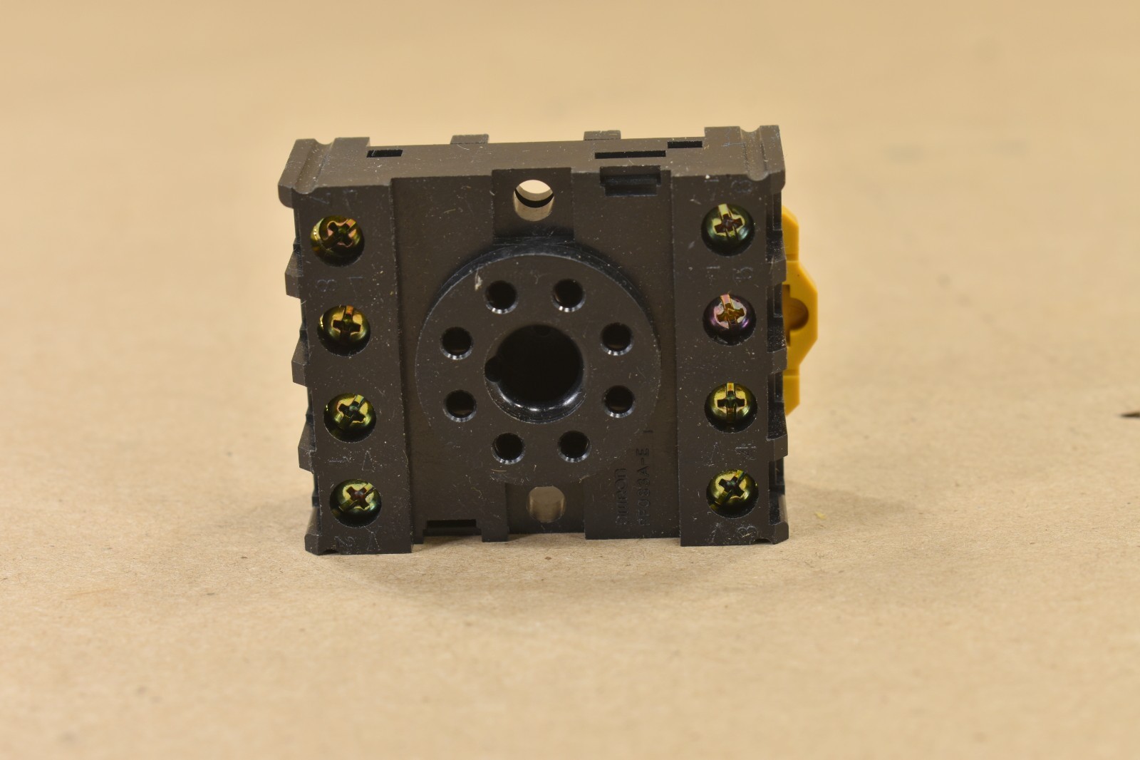 Lot Of 5 Omron PFO83A-E, 8-Pin Relay Socket, 10 A, 250 V, Din Rail Mounting