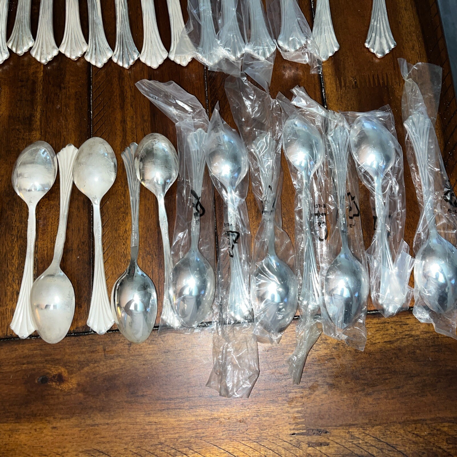 WM ROGERS & SON ROYAL PLUME 62 PIECE FLATWARE SET