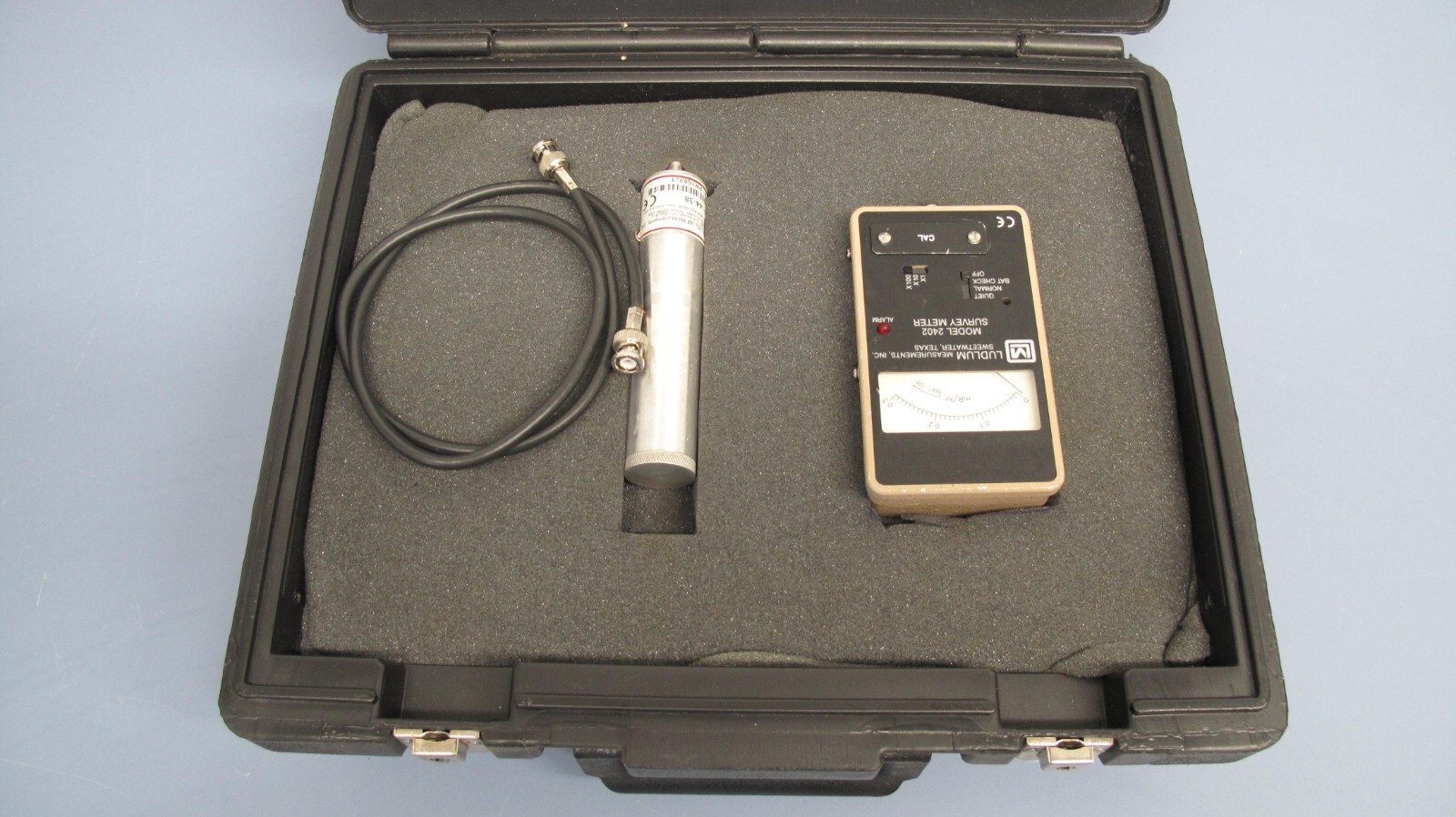 Ludlum Model 2402 Survey Meter W. Ludlum 44-38 Beta-Gamma Radiation Probe & Case