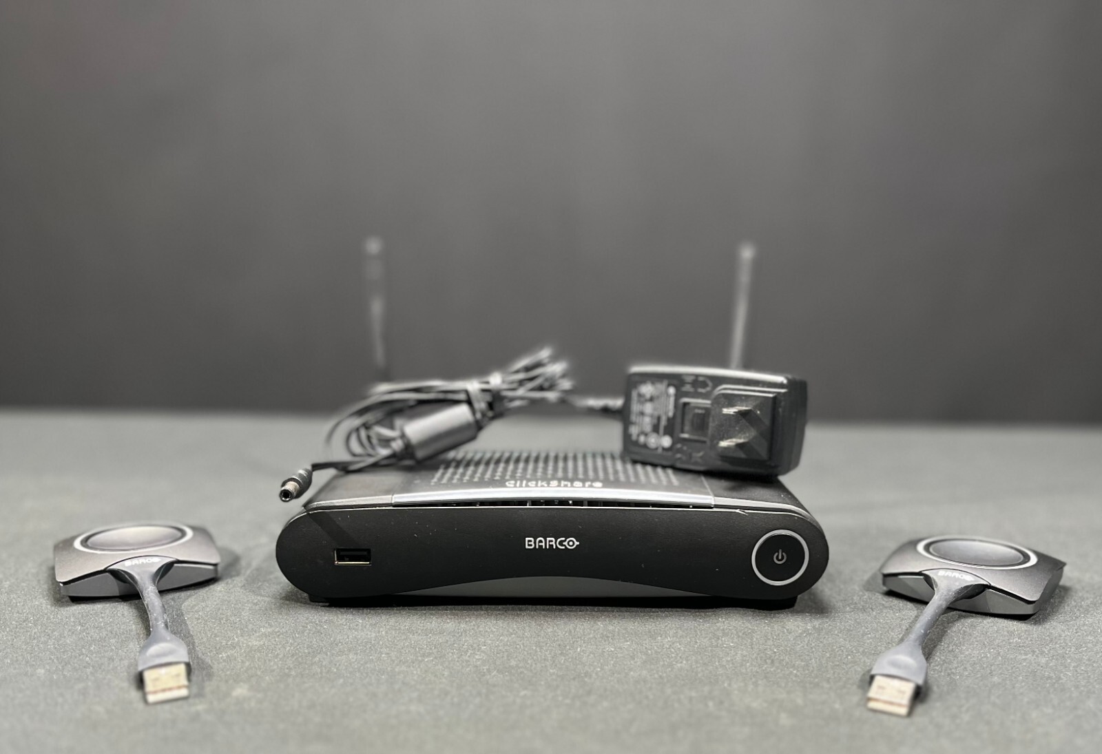 Barco CSE-200 ClickShare Wireless Presentation System w/ 2 Buttons - Fast Ship