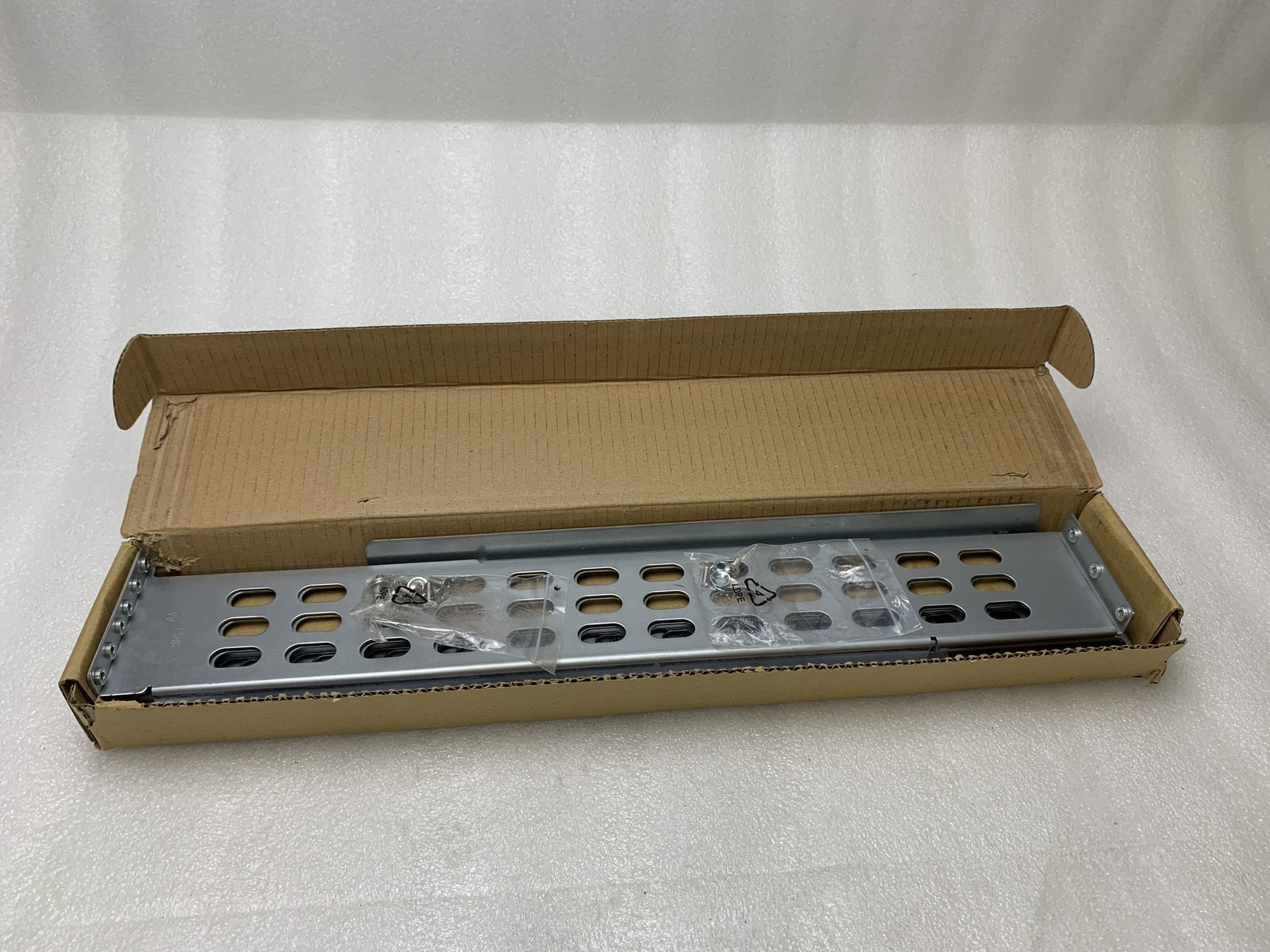APC 4-Post Sliding/Static Rack Rail Assembly Kit part number 0M-756H