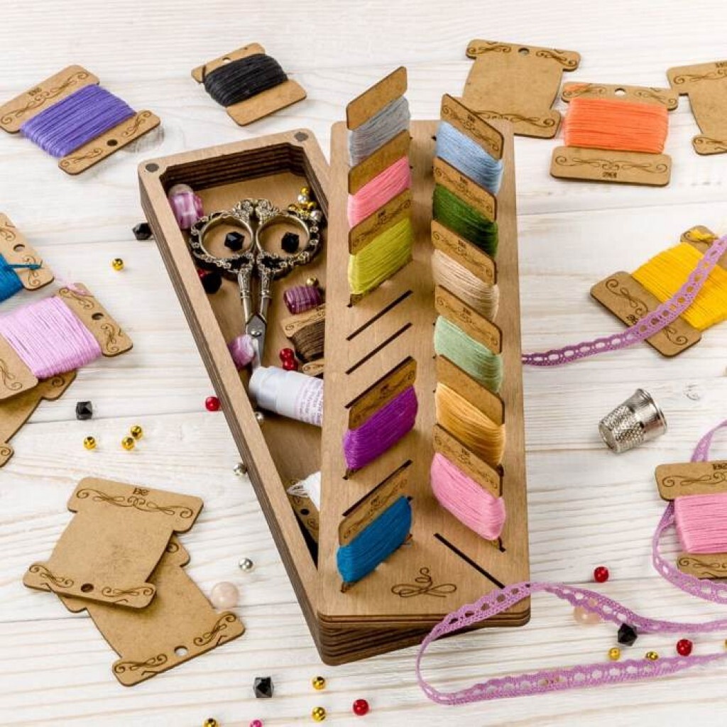 Plywood Needlework Box + 28 spools Needlework Organizer Thread/Floss organizer