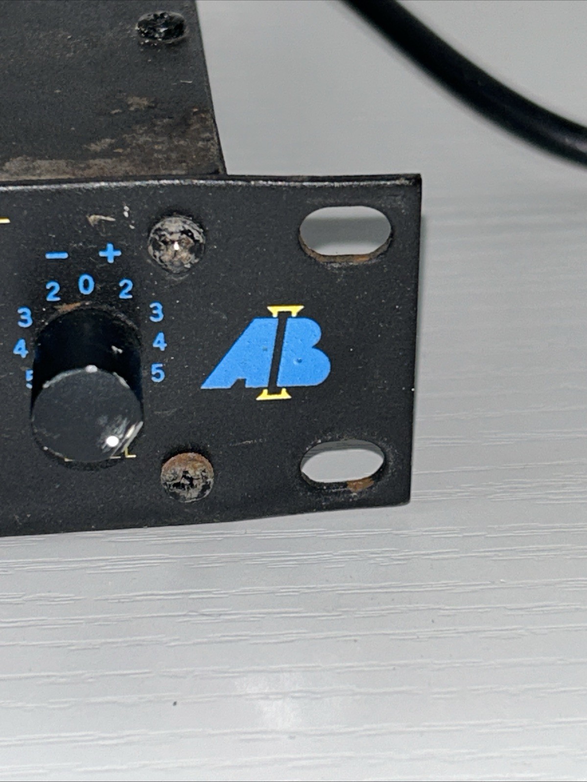 EUC AB INTERNATIONAL MODEL 131 RACK GRAPHIC EQUALIZER, READ
