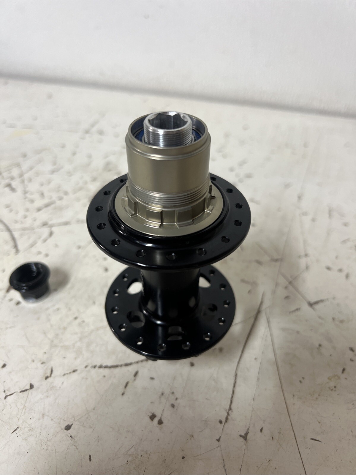 Pub Hub 32h 148mm x 12mm Rear Hub Black Framed