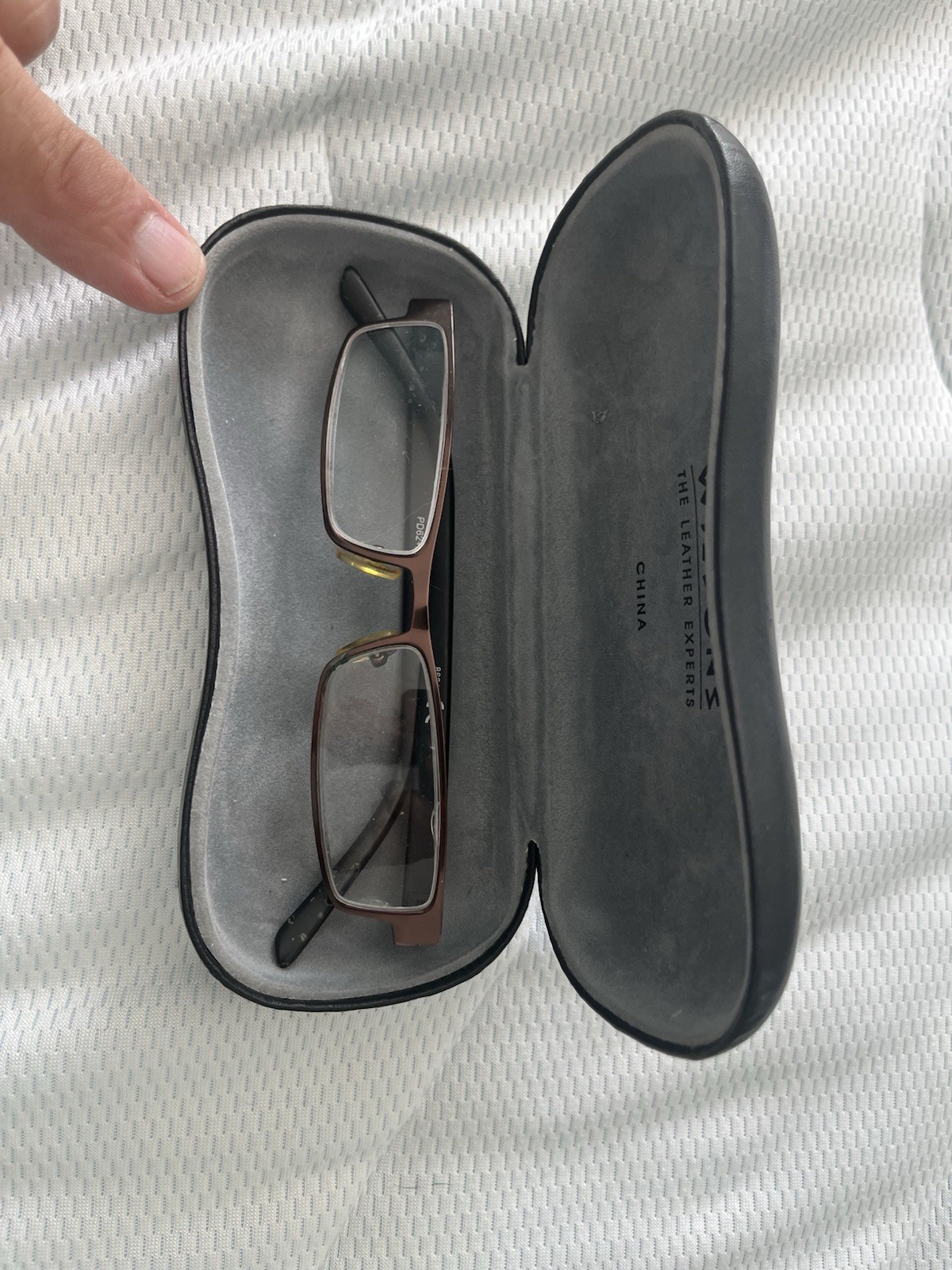 WILSONS Leather Black Sunglass Eyewear Hard Case CHEAP SHIP  LBC