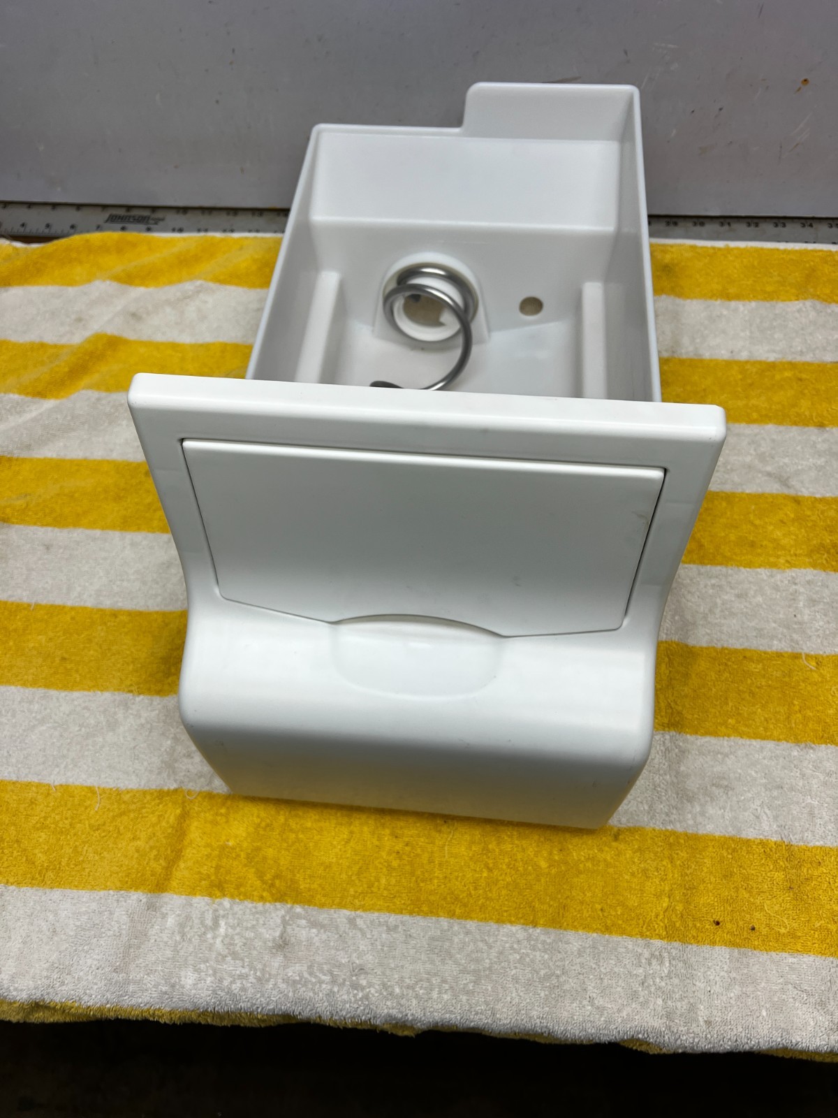 241860803 FRIGIDAIRE REFRIGERATOR ICEBUCKET ASSEMBLY free shipping