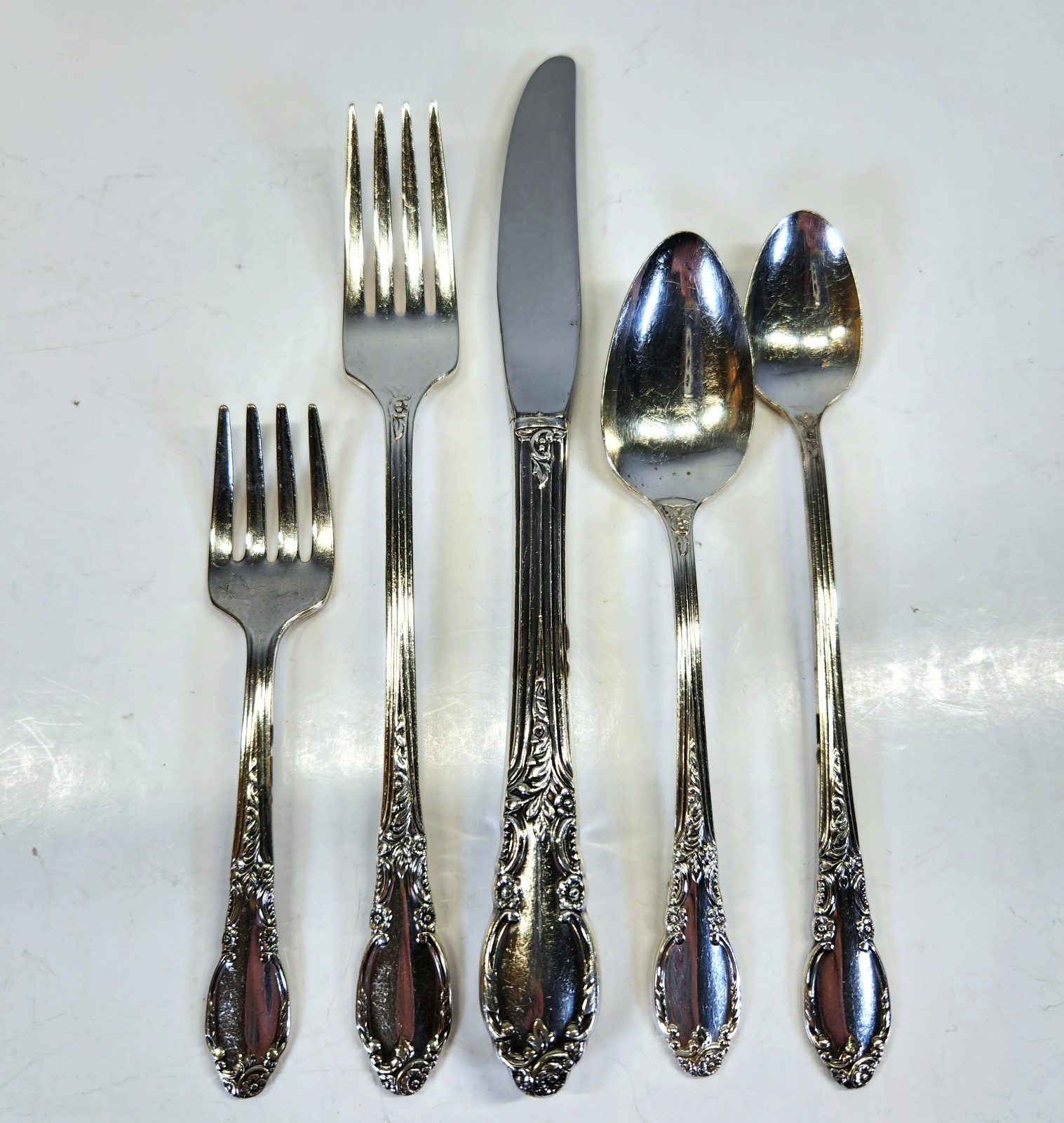 ONEIDA ENCHANTMENT - LONDONTOWN 5-piece Silver Plate Baby Youth Flatware Set