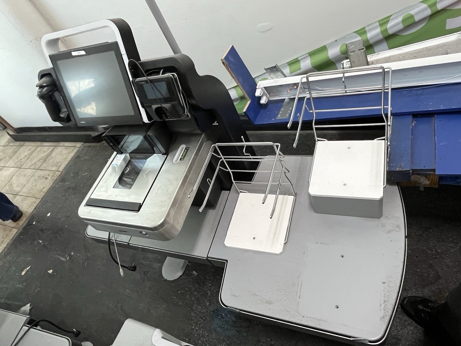 Toshiba Self-Checkout POS System Touchscreen Barcode Scanner Payment Terminal.