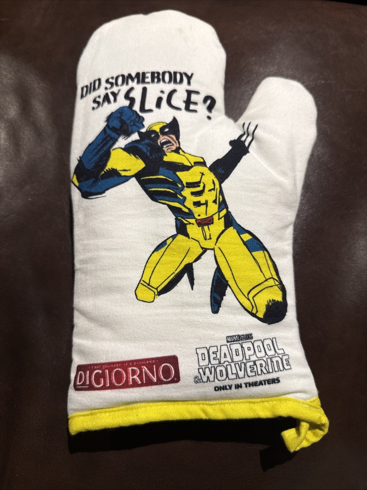 2024 SDCC Oven Mitt MARVEL DiGiorno Pizza Deadpool  & Wolverine Movie