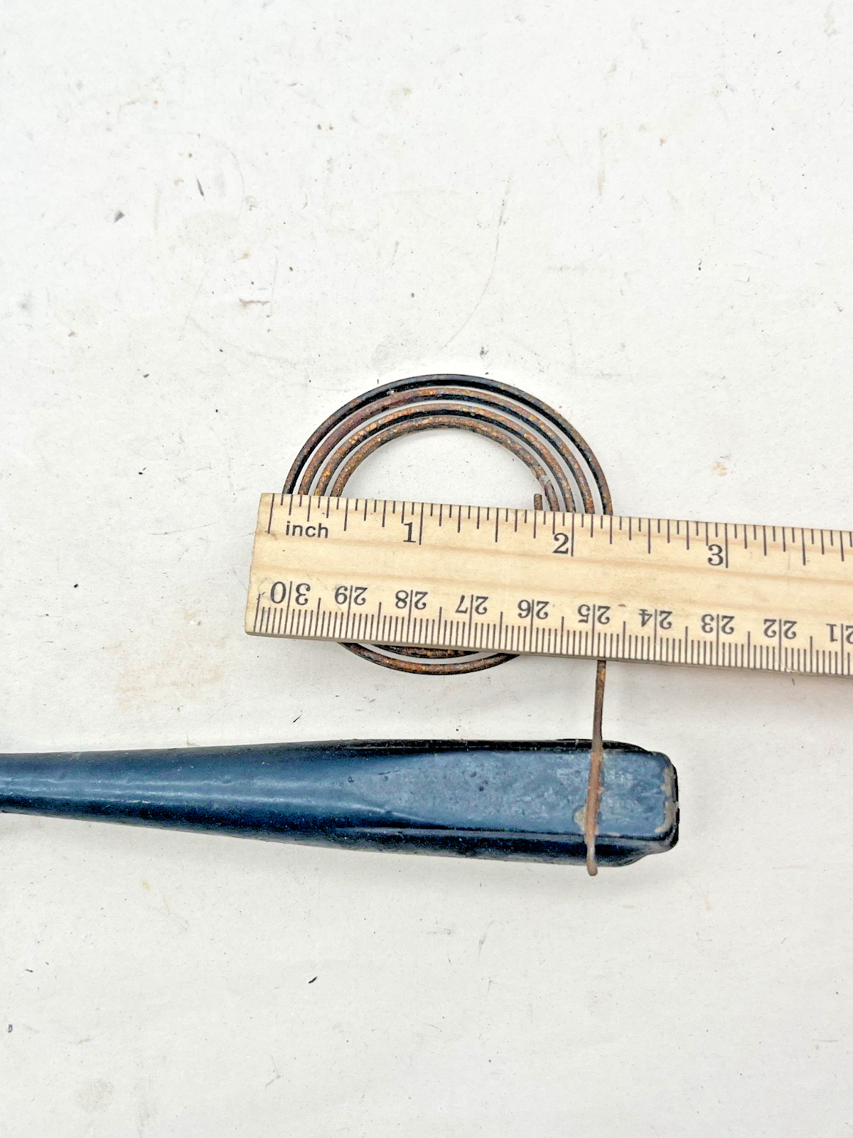 SETH THOMAS Gong Wire and Base Round 2 1/4" (CM86-9767)