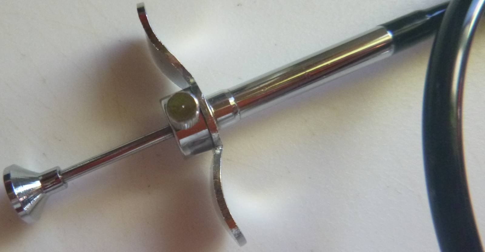 20 inch vinyl covered braided metal cable release with locking button.