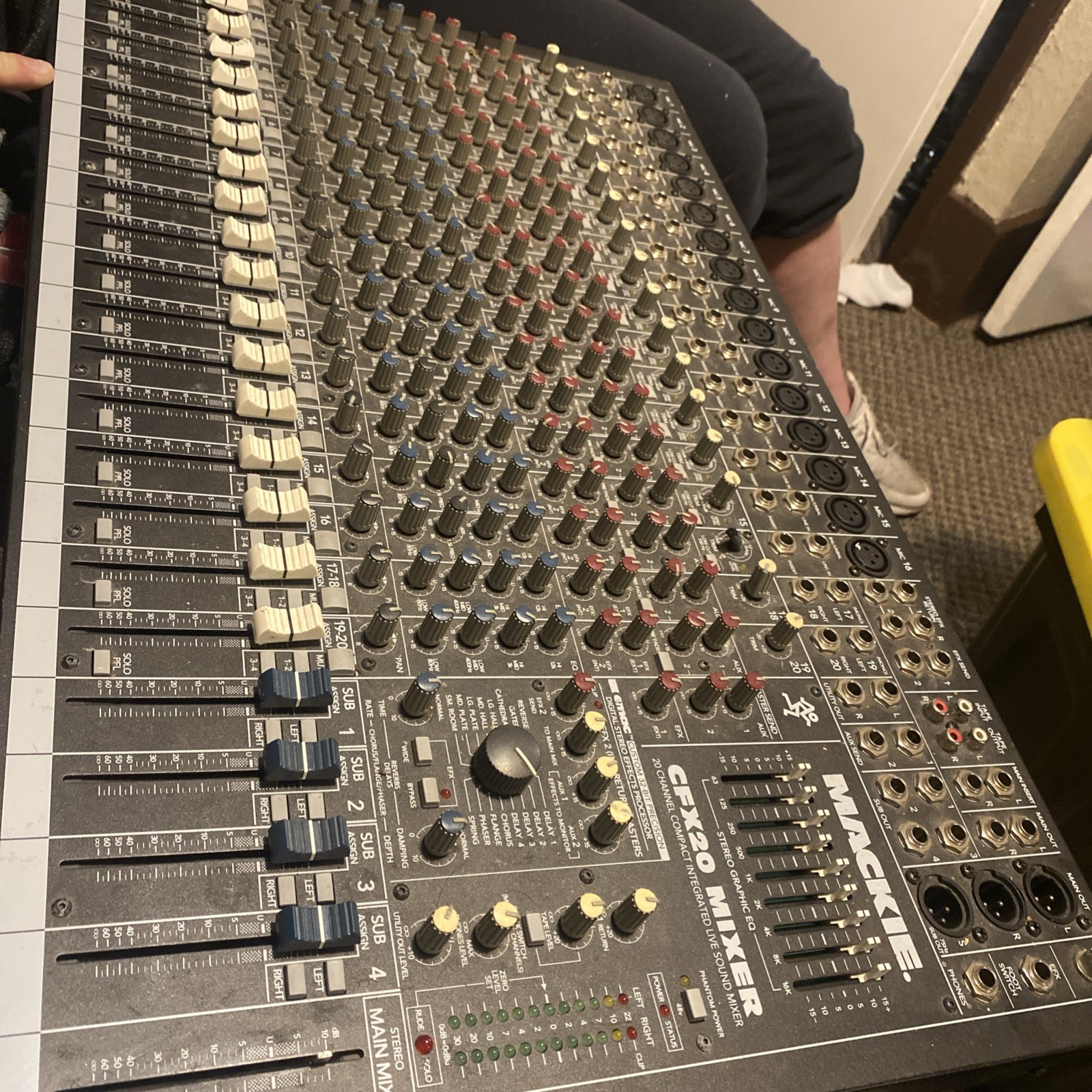 Mackie CFX20 20-Channel Audio Console CG01Y59