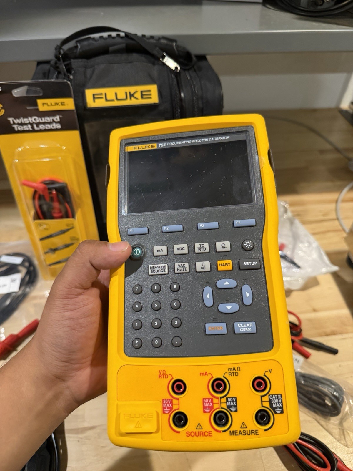 FLUKE 754 DOCUMENTING PROCESS CALIBRATOR W/ ACCESSORIES (TESTED) FREE SHIPPING