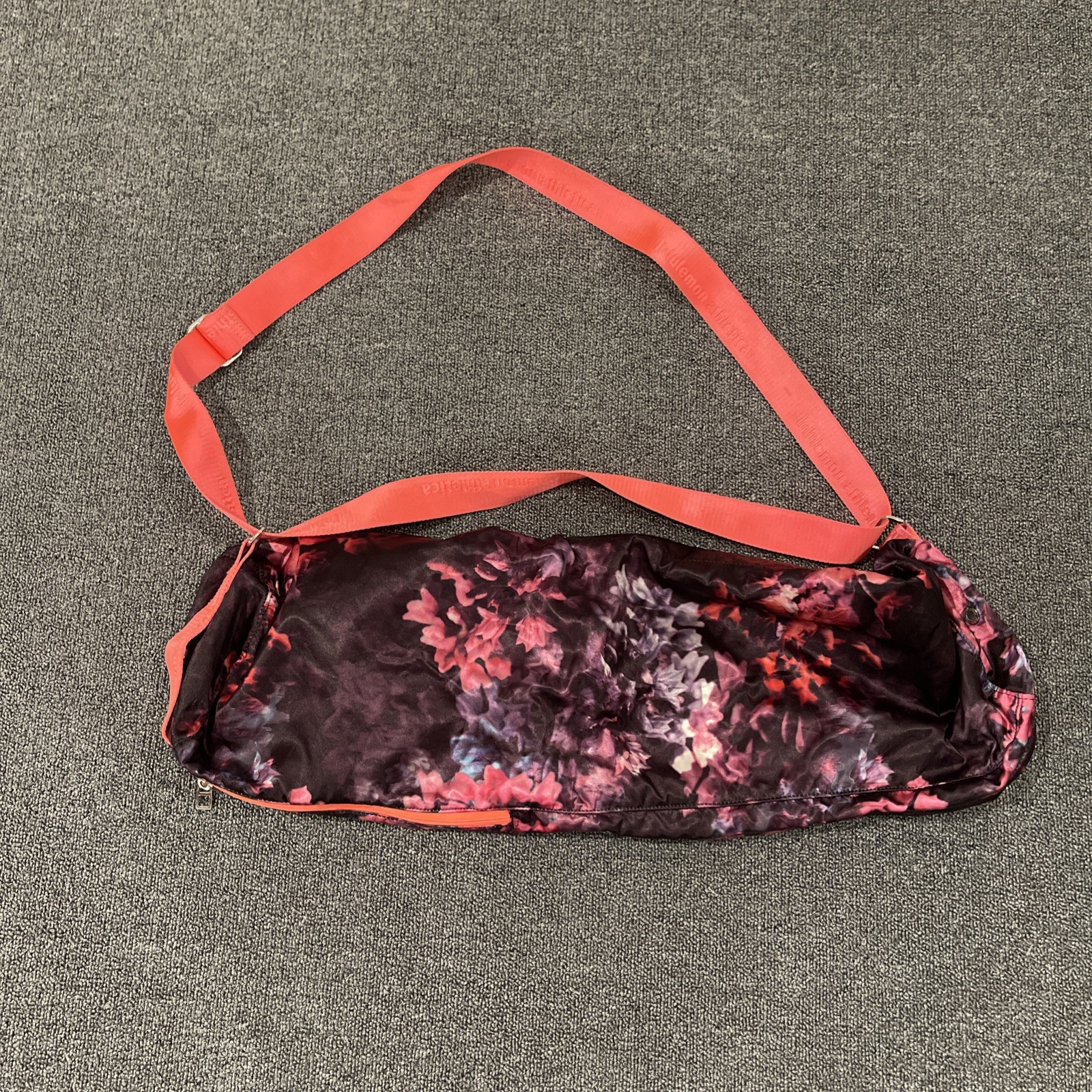 LULULEMON GYM DUFFEL YOGA GYM WORKOUT TRAVEL WEEKENDER BAG