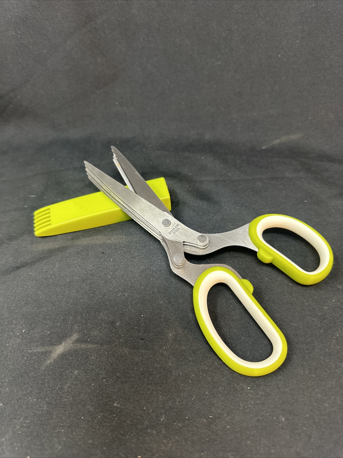 Kitchen Herb Scissors - Multi Cut w/ 5 Blades and Cover, Avocado & White Color