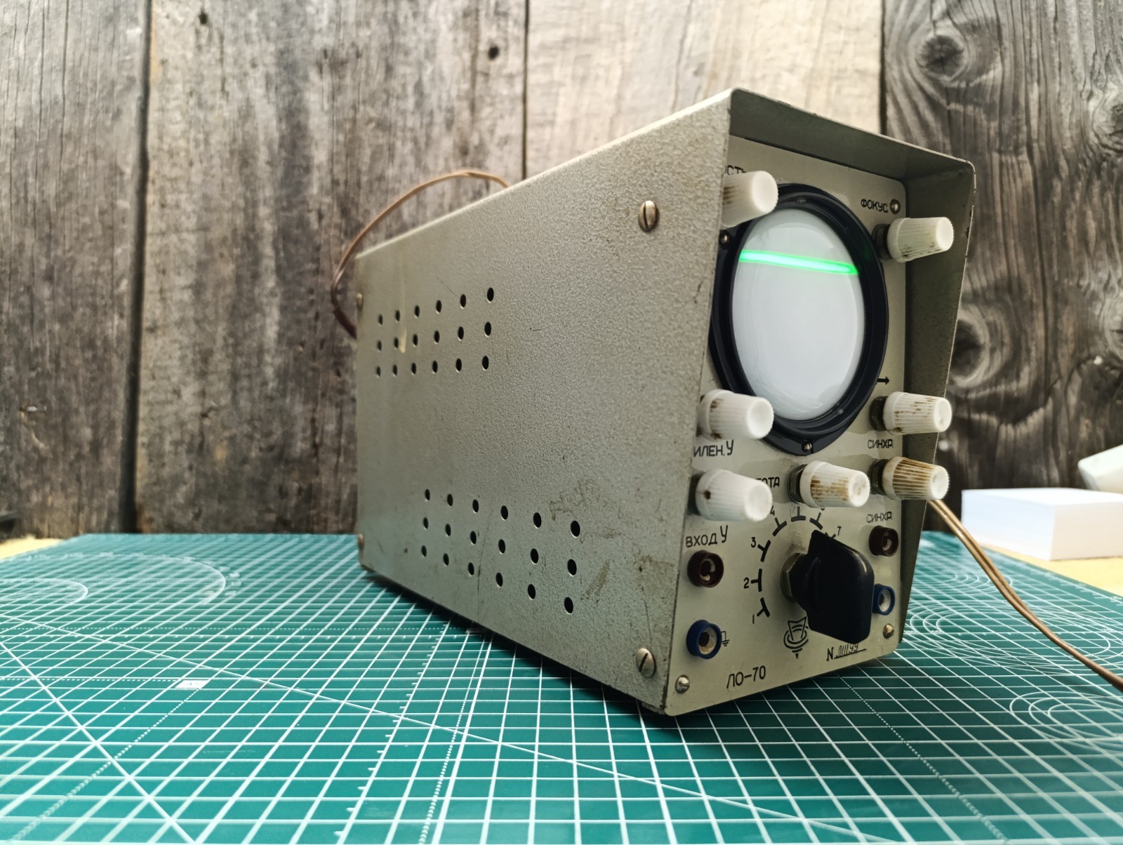 Vintage oscilloscope LO-70 WORKING