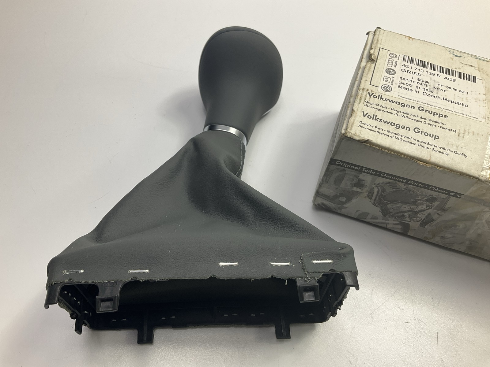 NEW - OEM 2012-2015 Audi A6 A7 Quattro Gray Automatic Shift Knob 4G1713139RAOE