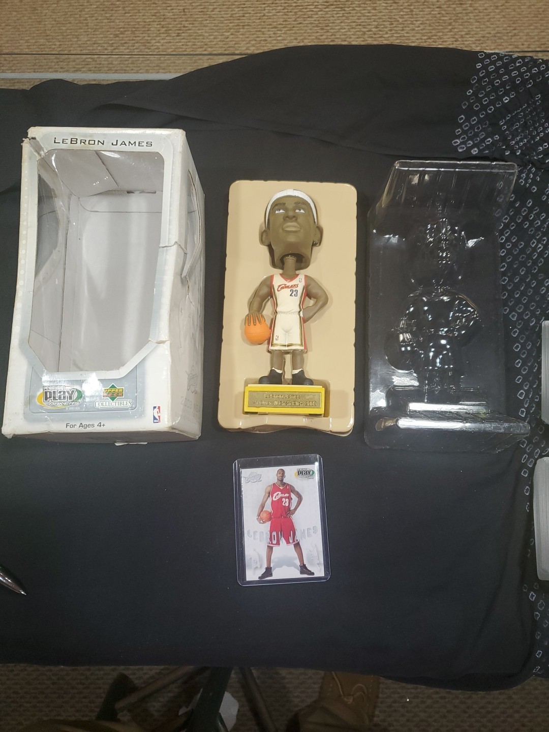Lebron James - 2003 Upper Deck Premium Play Makers Bobblehead w/Rookie Card