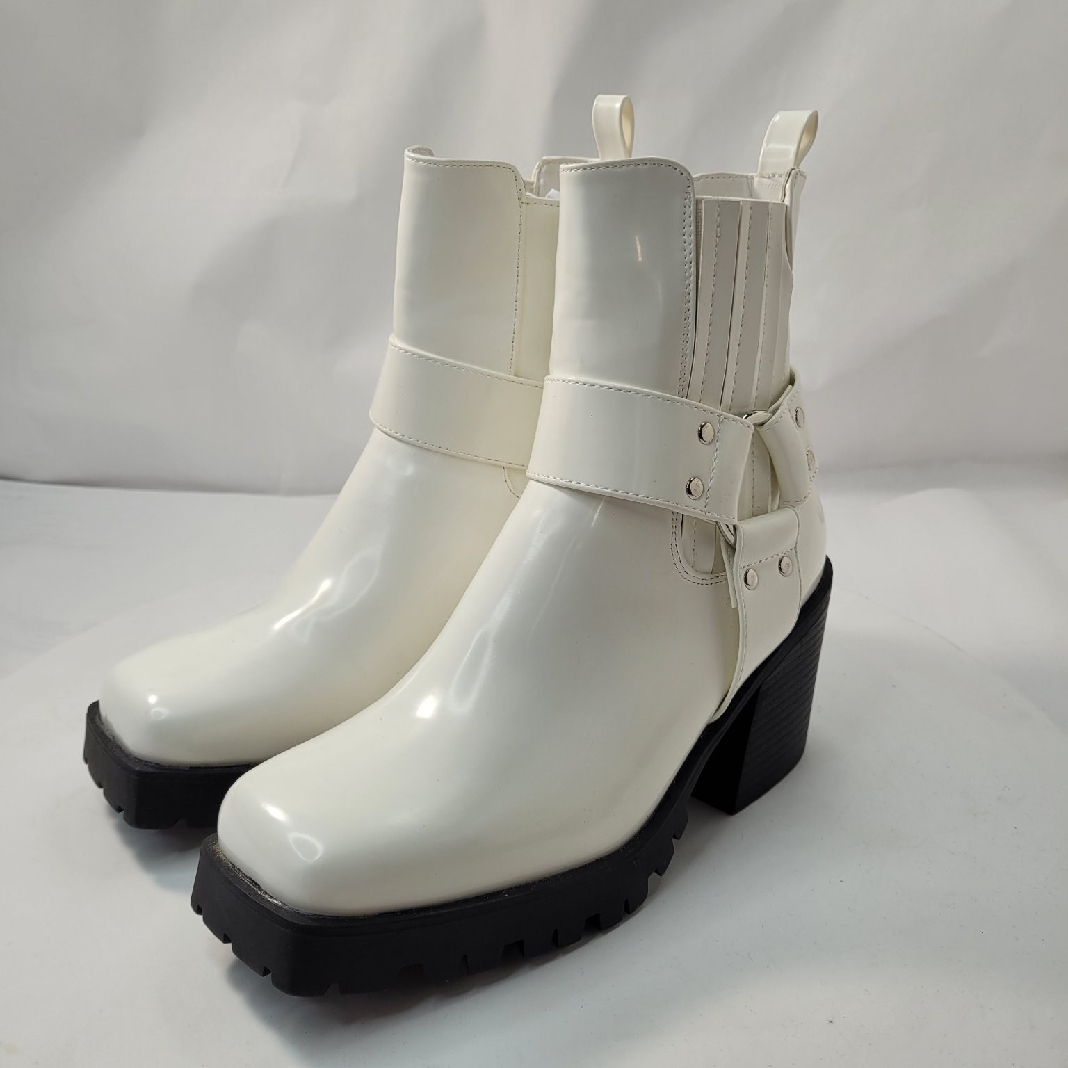 Shoedazzle ENSLEE Women's White Lug Sole Ankle Boots US 7 Patent Harness