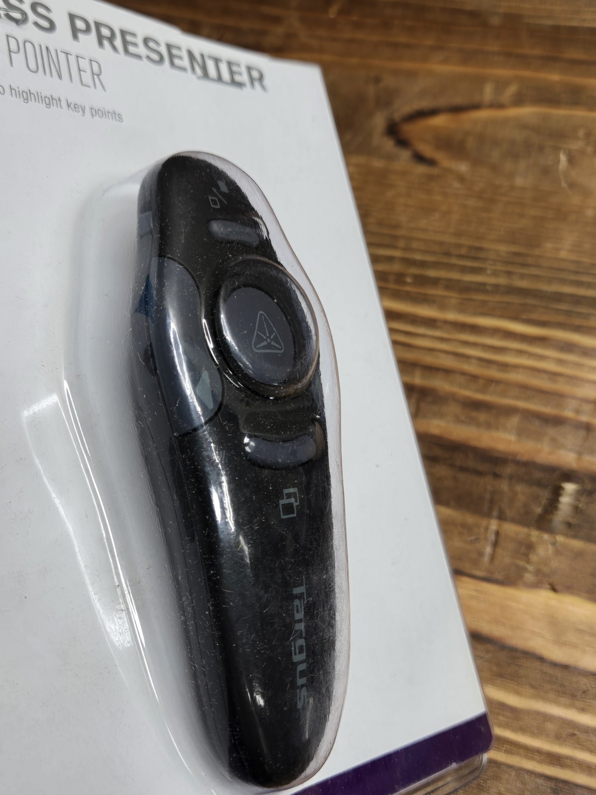 Targus AMP16US Wireless USB Presenter with Laser Pointer