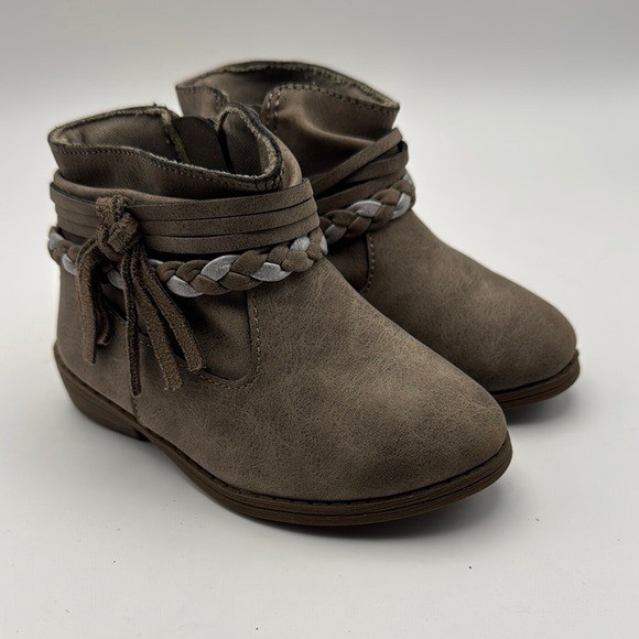 Wonder Nation Gray Faux Leather Ankle Boots Braided Detail and Tassels Size 6c
