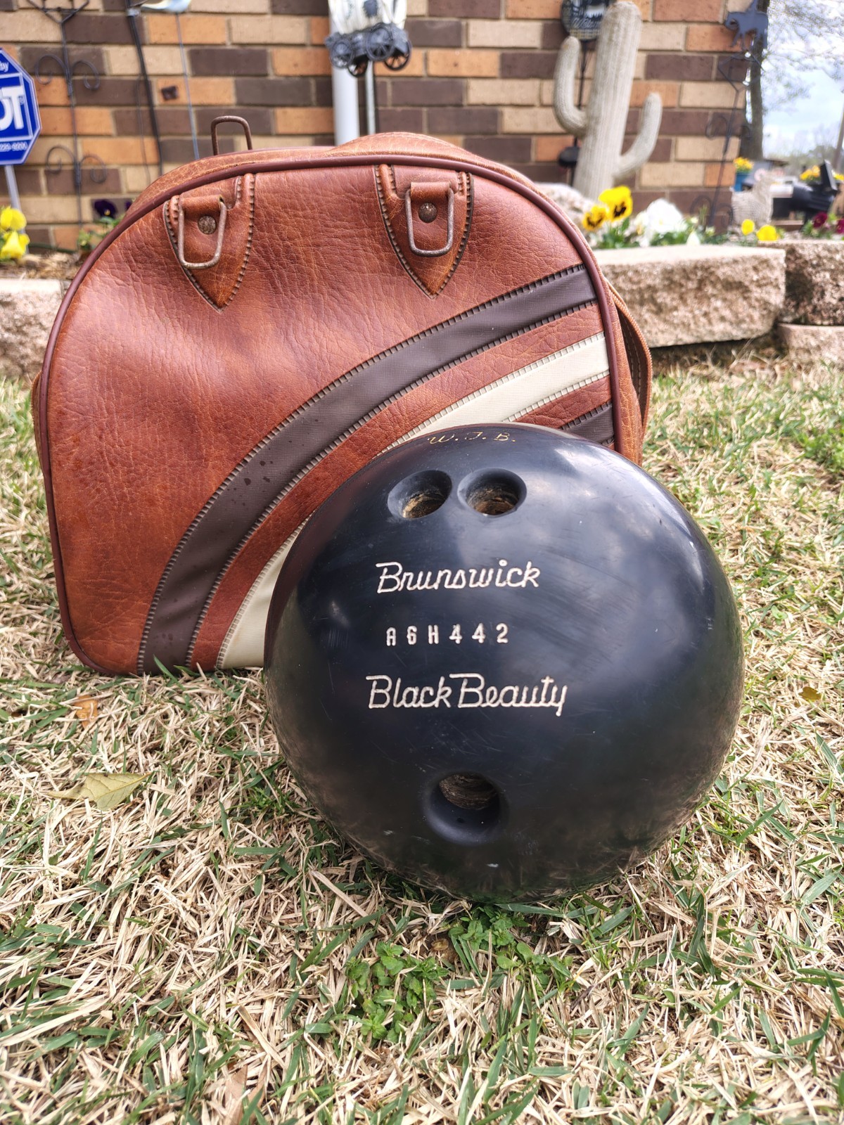 Brunswick Black Beauty Bowling Ball And Rack Bag, Vintage January 1966 -A6H442