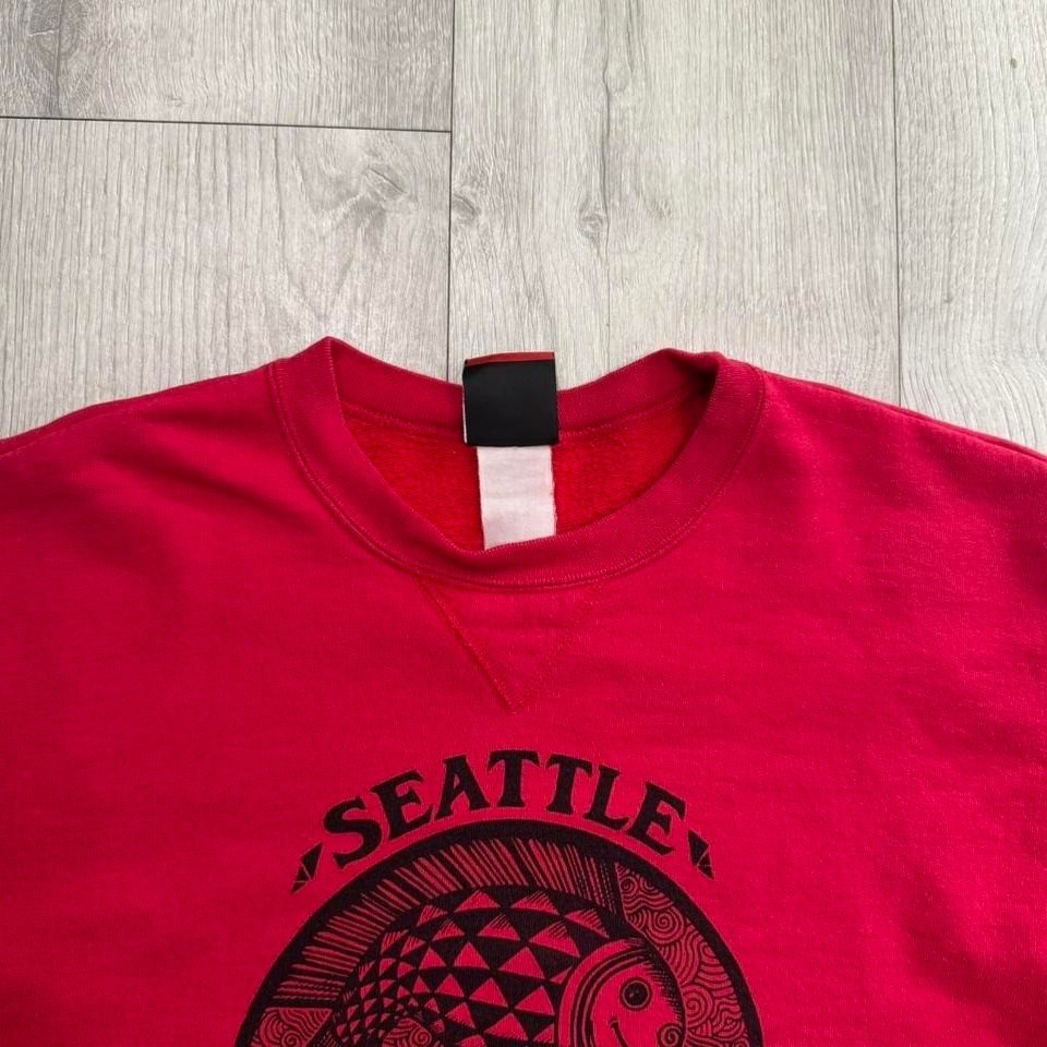 Seattle Pike Place Market Red Crewneck Sweatshirt Graphic Pullover L