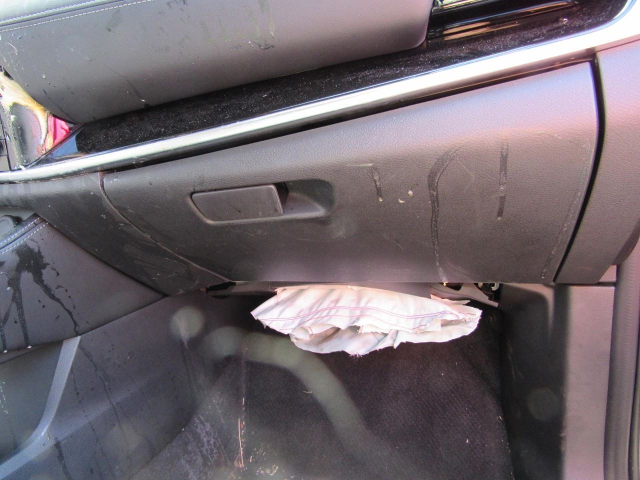 ROGUE     2023 Glove Box 1059369