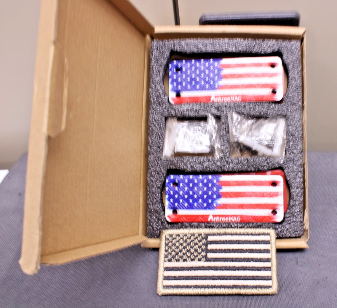 ANTREEMAG Gun Magnet Mount, 55 lb Rating,Magnetic 2 Pack Flag, 2 Flag