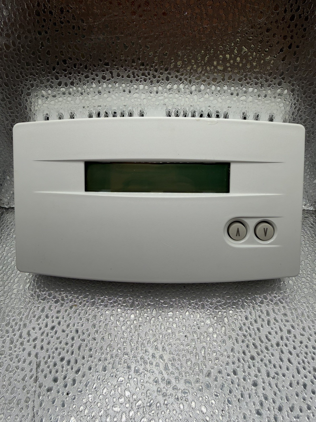 JOHNSON CONTROLS THERMOSTAT WALL MOUNT ENHANCED CUSTOMER INTERFACE DMQ-1000-1