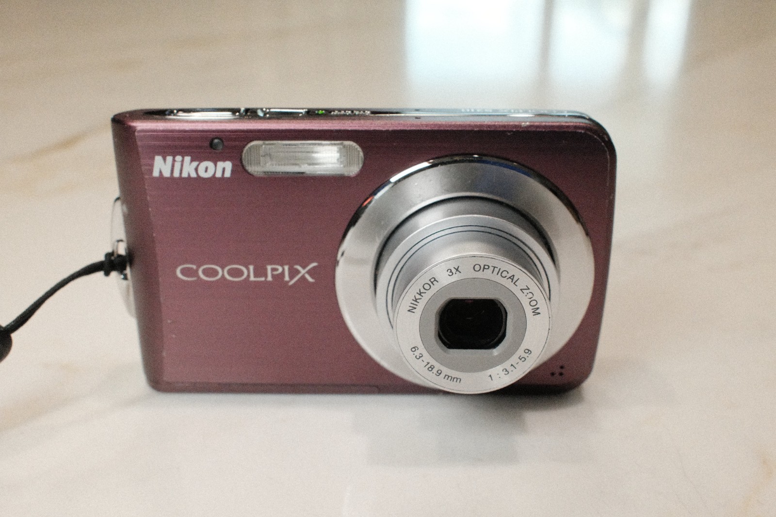Nikon Coolpix S210 Digital Camera 8MP 3x Zoom Metallic Plum Charger Battery SD