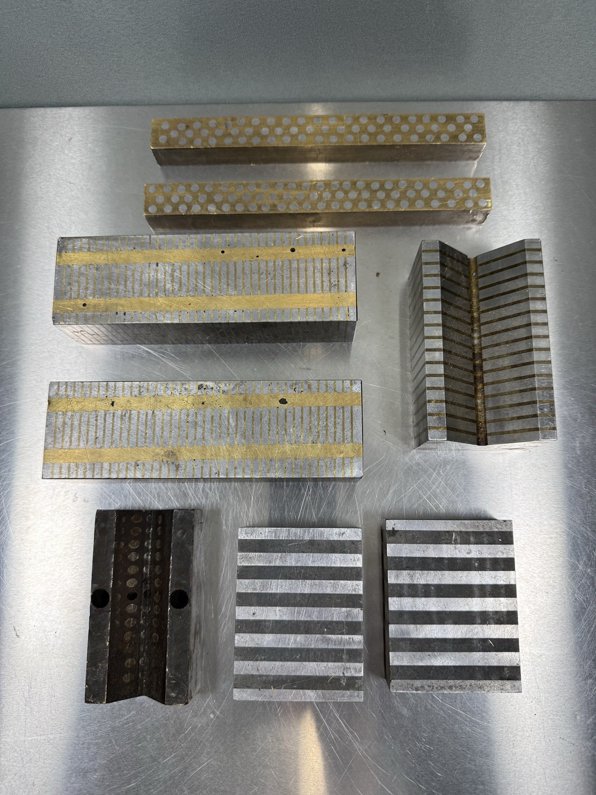 PILE OF MAGNETIC TRANSFER BLOCKS PARALLELS V-BLOCK MACHINIST TOOLING