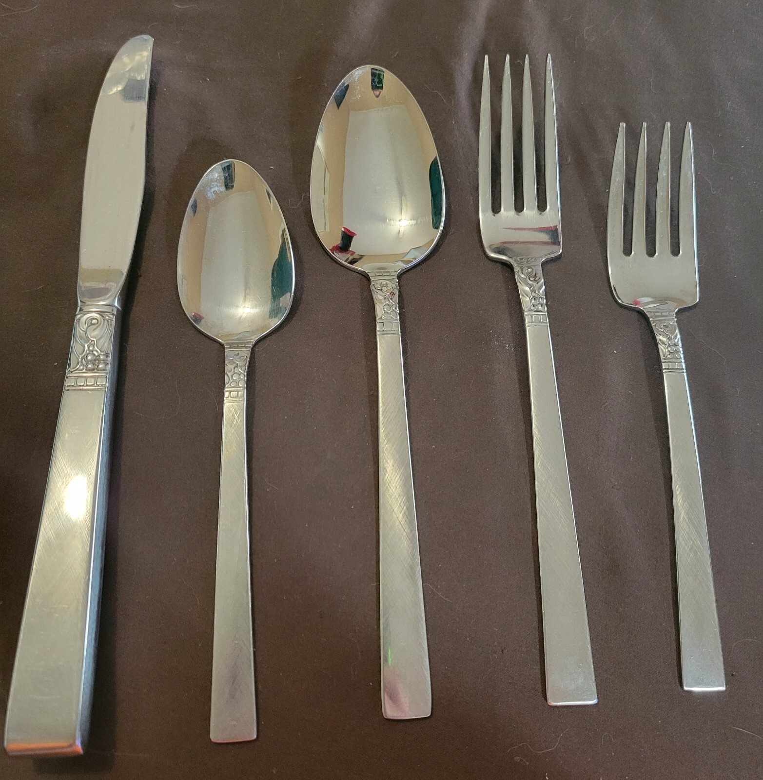 5 Piece Place Setting Brookwood Pattern WM Dalton by Oneidea Stainless Flatware