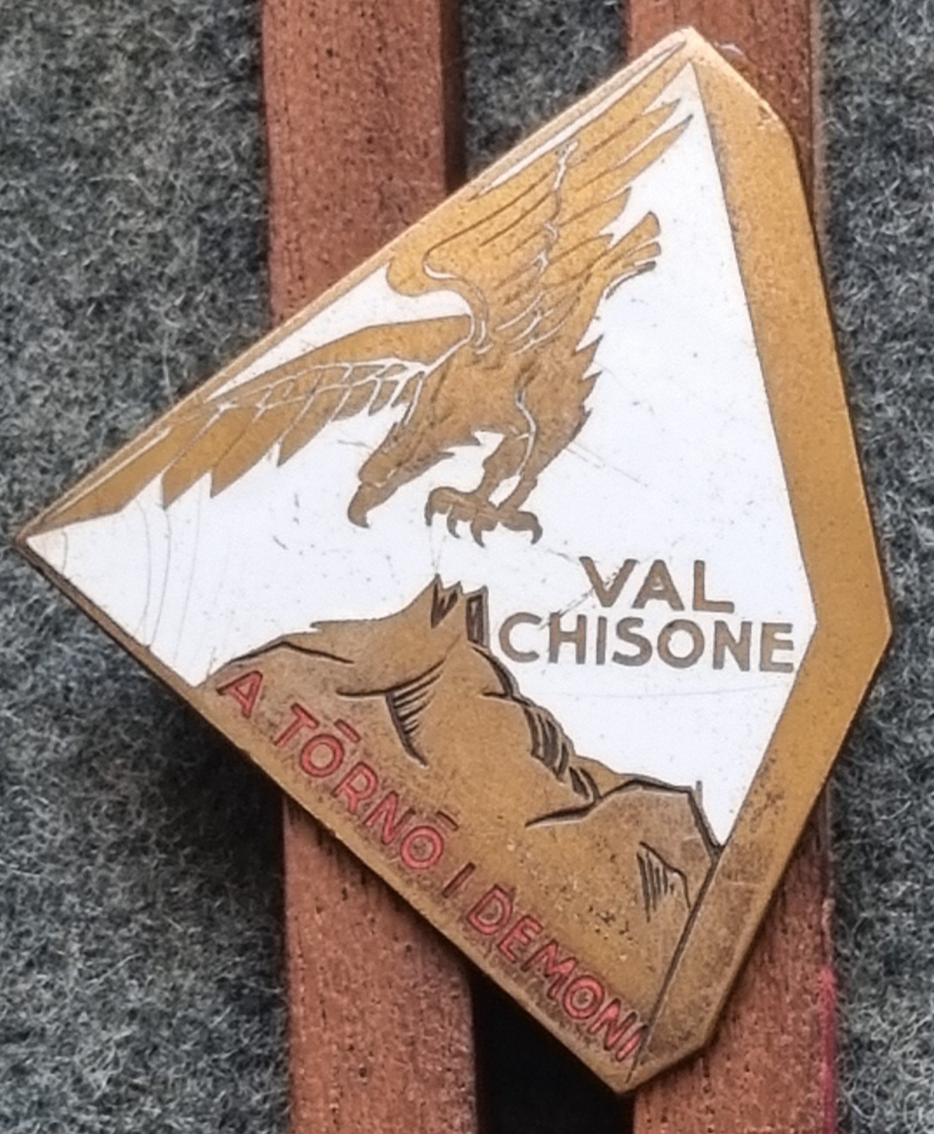 R.E.I. BADGE ALPINE BATTALION VAL CHISONE 3RD REGIMENT GREECE YUGOSLAVIA