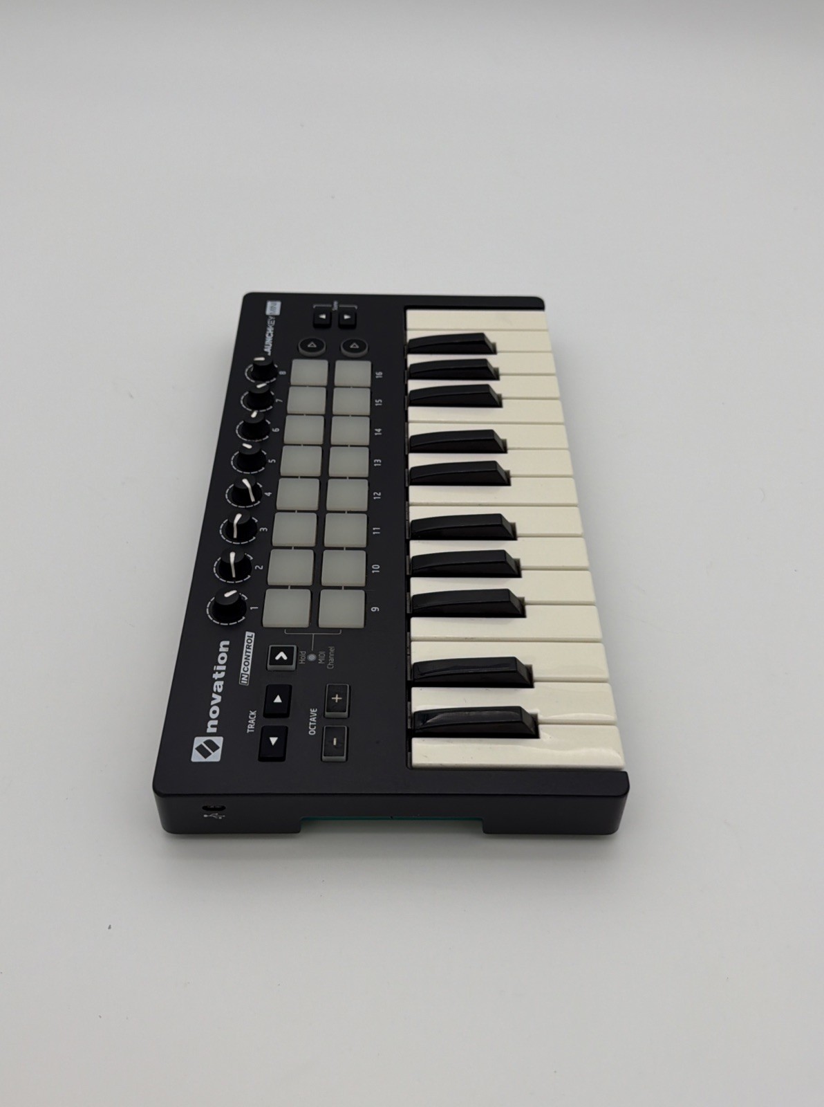 Novation Launchkey Mini MK2 MIDI Controller - COMPLETE with USB Cable - Tested