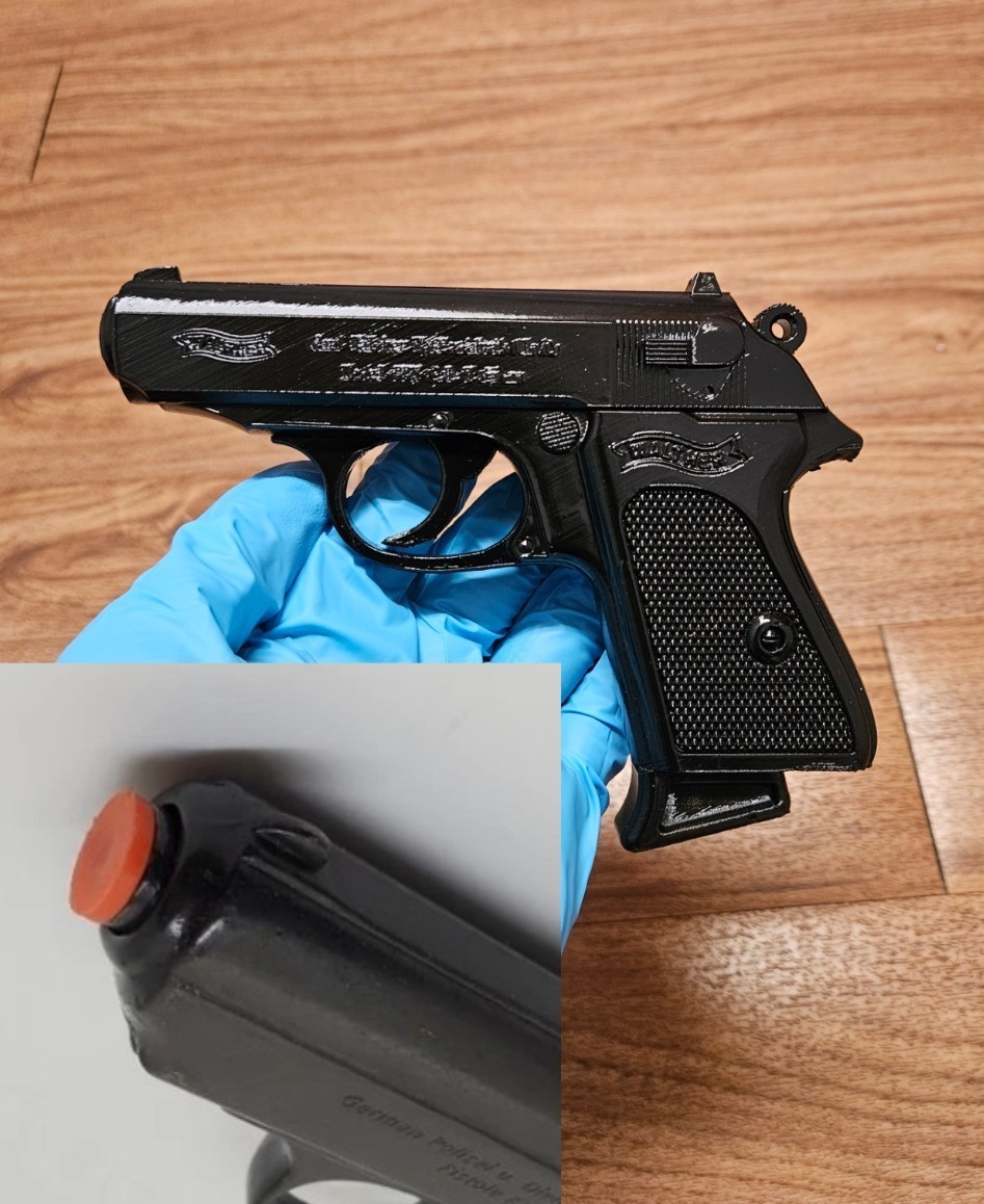 Police James Bond 007 Black Walther PPK Non-Firing Prop Gun, Actual Size