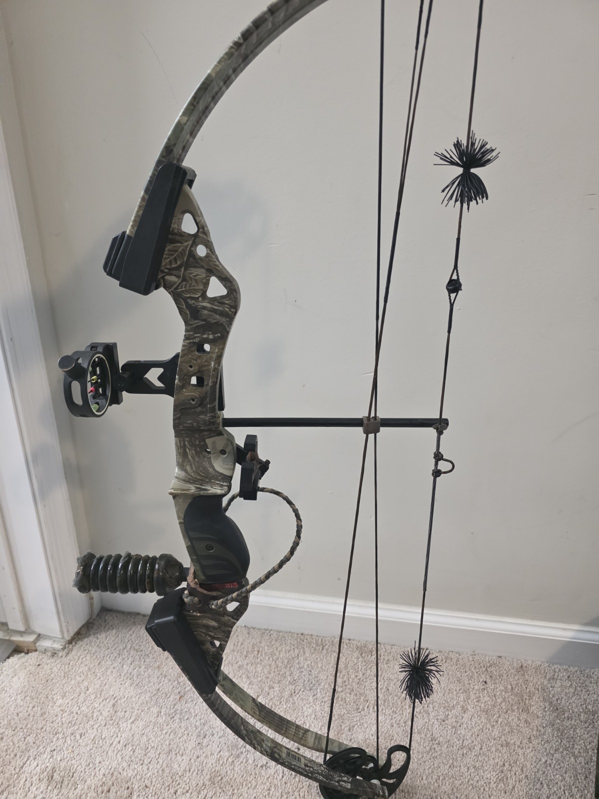Buckmasters BTR RH Compound Bow 70lbs Pull DL 29"