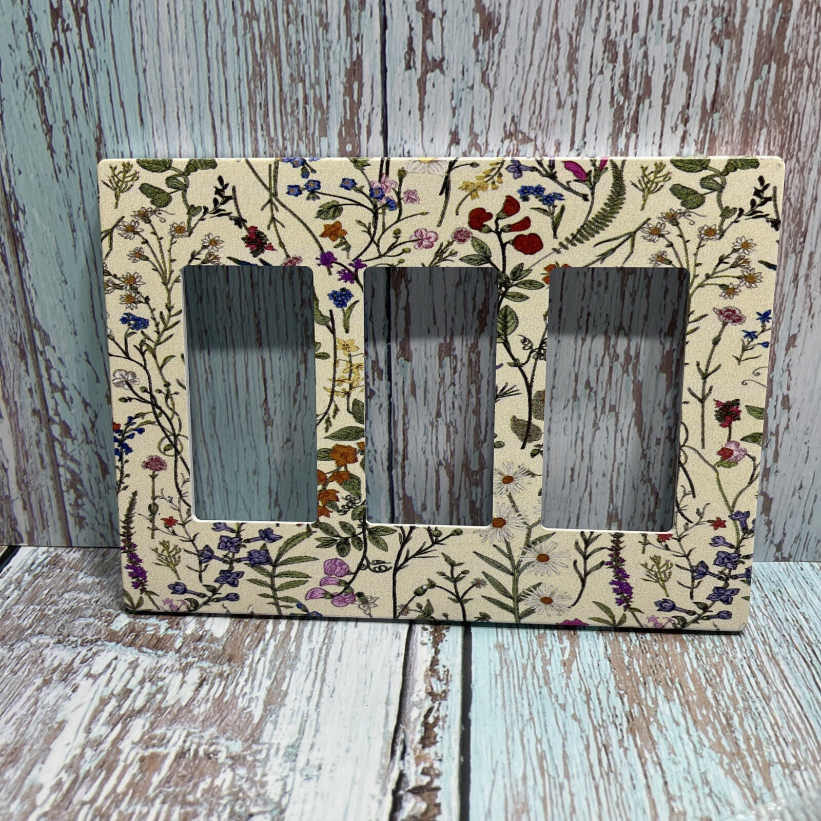 Vintage Flower No Show Skrews Light Switch Cover 3 Gangs.NIP
