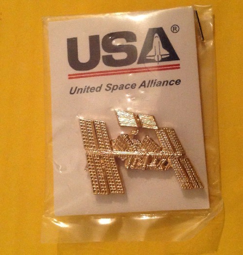 Unworn Lapel Pin United Space Alliance USA Satellite New Unused Unopened
