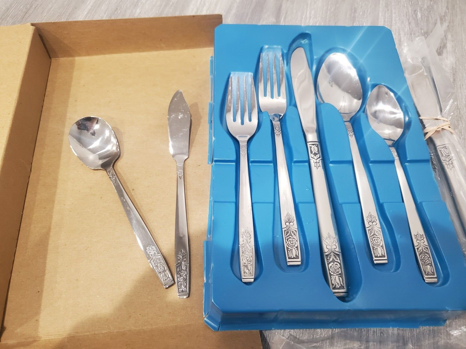 Crown One Young Rose 50 Piece Flatware